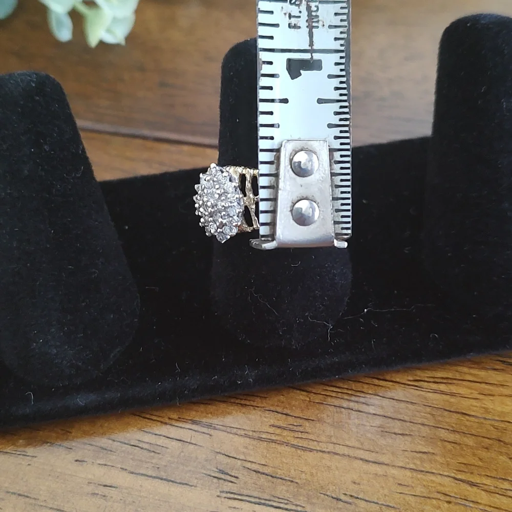 I0k Solid  Yellow Gold diamond ring - Picture 4 of 9